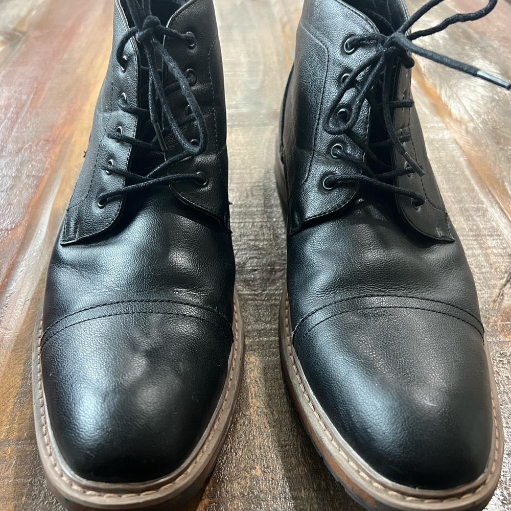 Perry Ellis Black Boots with Classic Design and Comfortable Fit